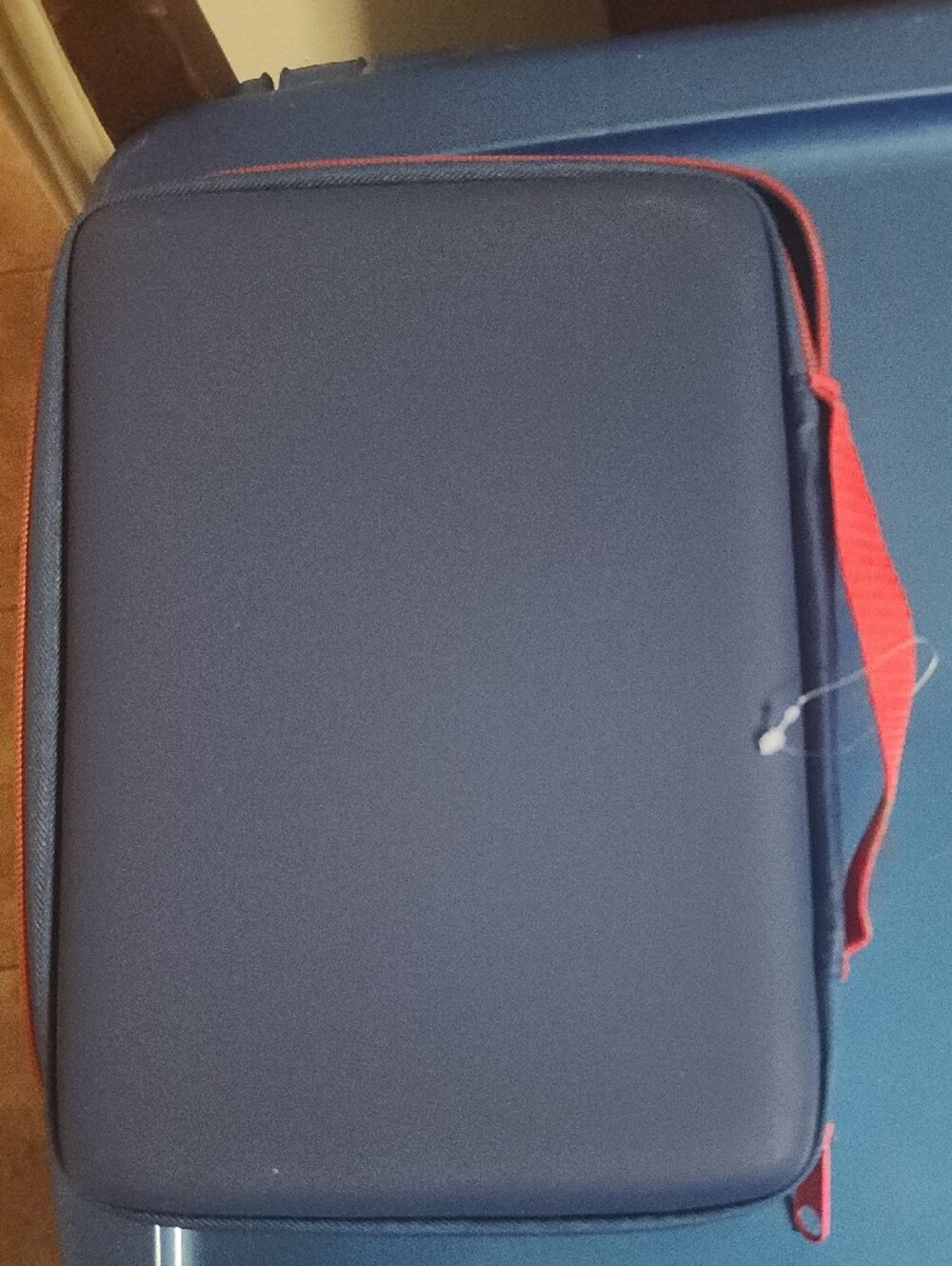 BAND-AID x THE MET Travel Case, Under the Wave Off Kanagawa - Picture 3 of 4